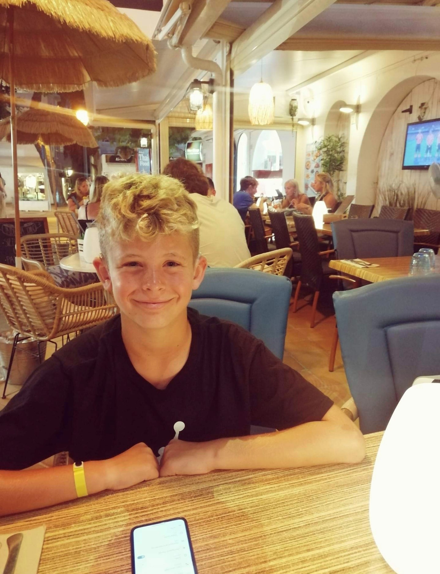 Leo in restaurant