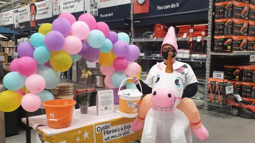 b&q staff photo