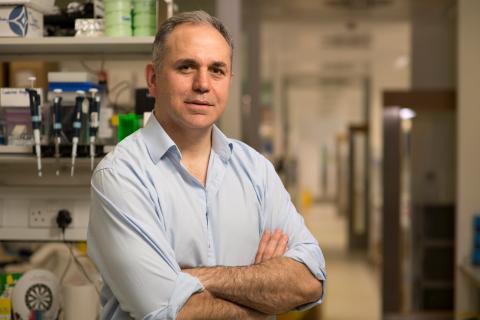 Photo of Professor Andres Floto in the lab