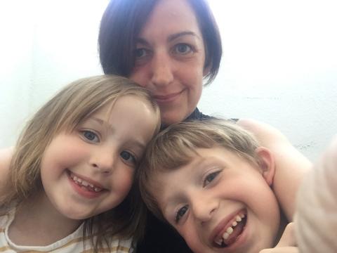 Photo of Zoe and her children