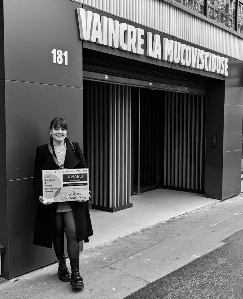 Photo outside French CF charity (Vaincre la Mucoviscidose) building