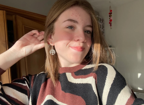 Photo of Lola, a young person with CF