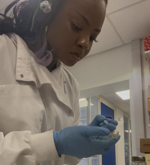 Woman working in the lab